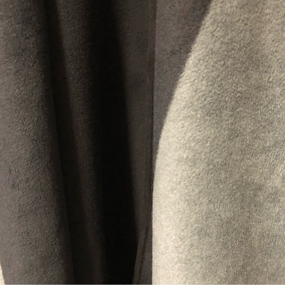 Woolrich Two-Tone Reversible Fleece Wrap - Picture 5 of 12